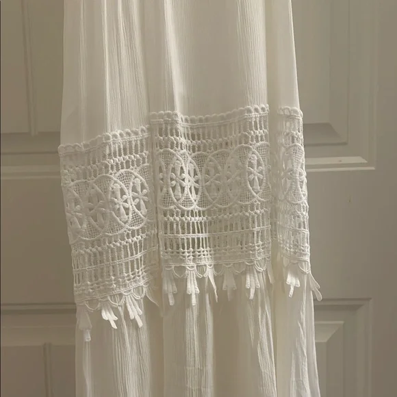 Elegant Cream Maxi Dress - Picture 2 of 2